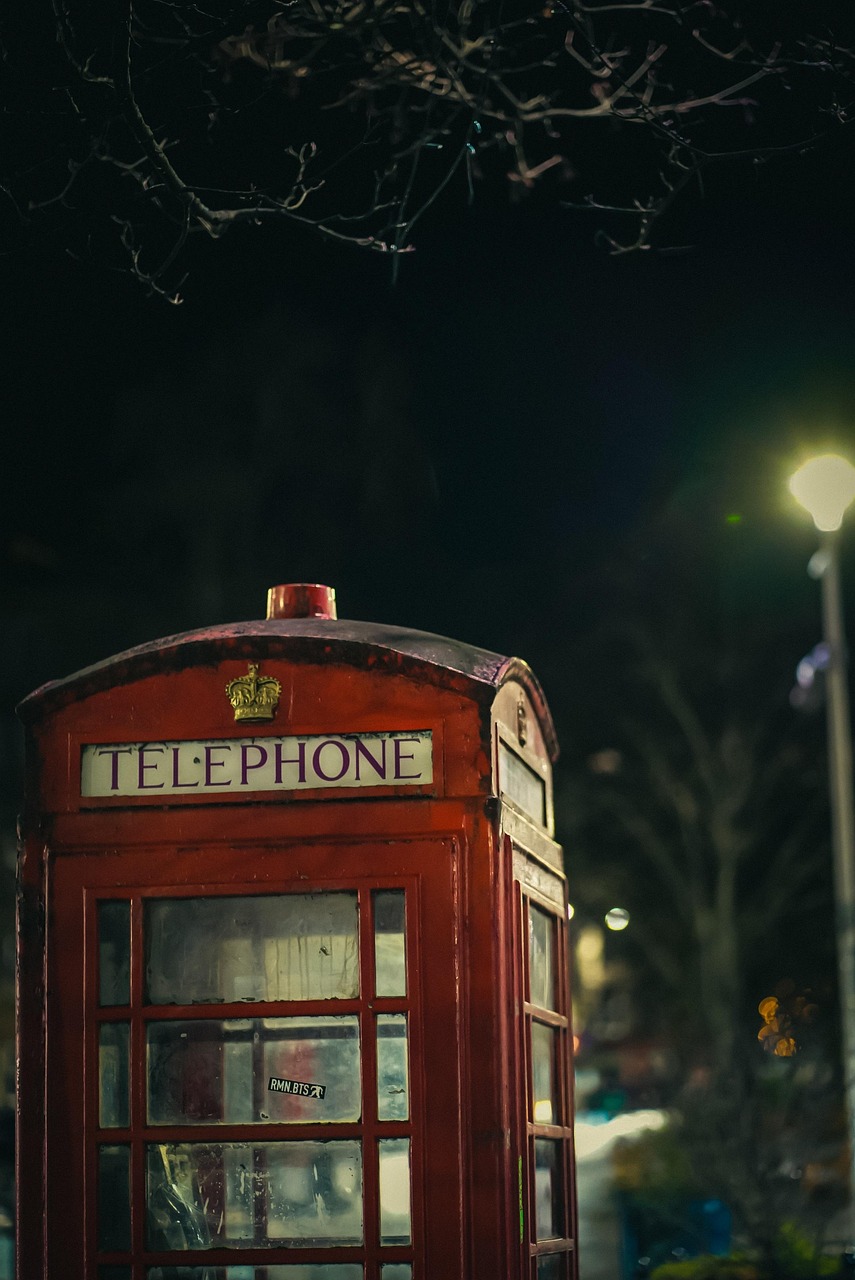 英国.UK域名与.COM怎么选？优劣势数据对比
